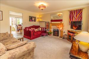 Lounge image 3