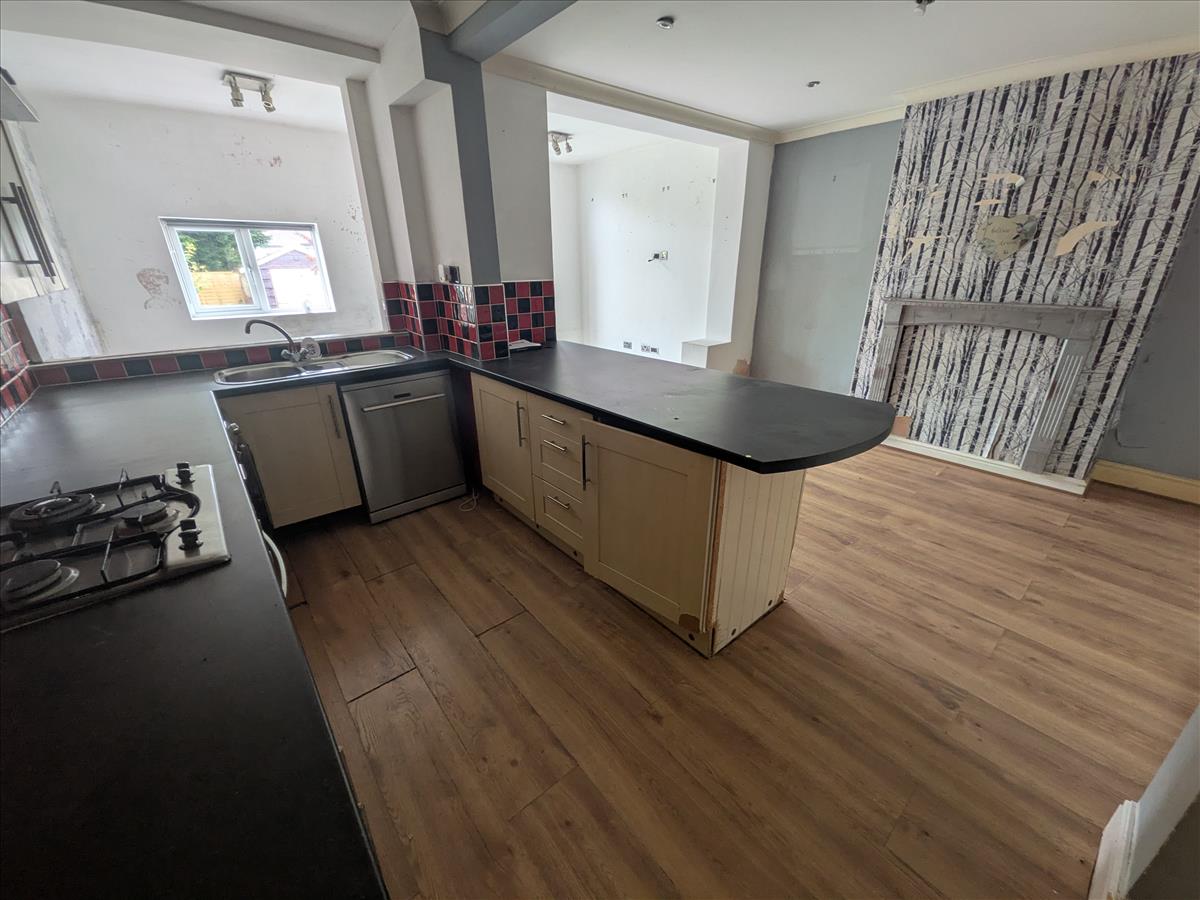 Kitchen/Dining Area
