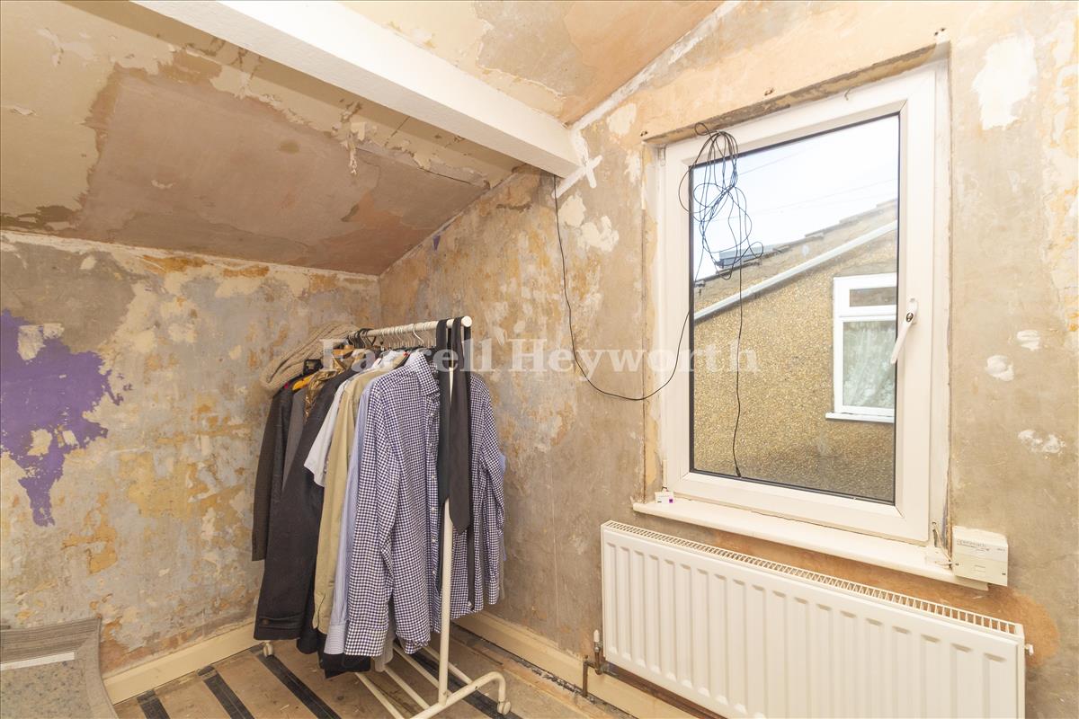 Walk in wardrobe or office