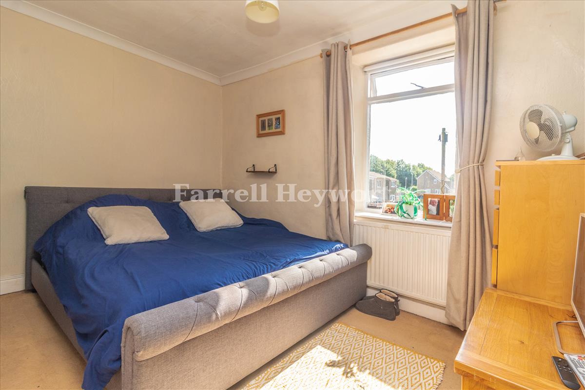 Bedroom 1 image 2