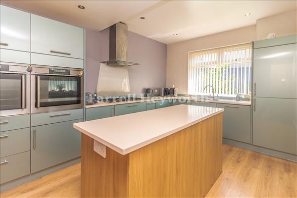 Kitchen image 4