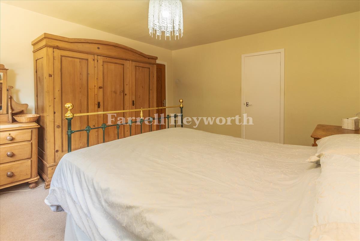Bedroom 1 image 2