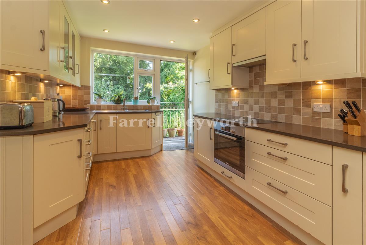 Kitchen image 3