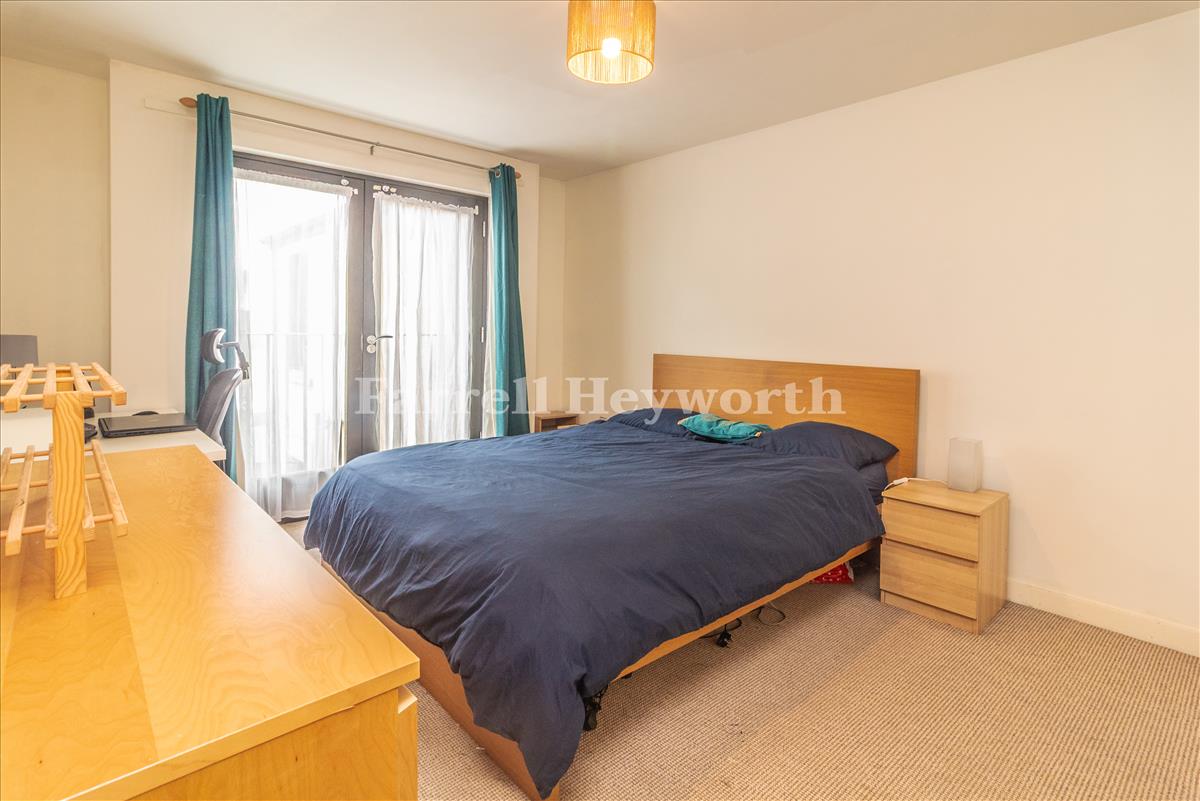Bedroom 1 image 2
