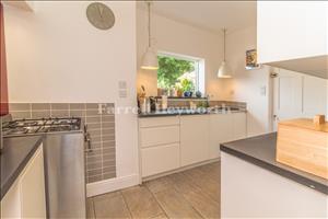 Kitchen image 3