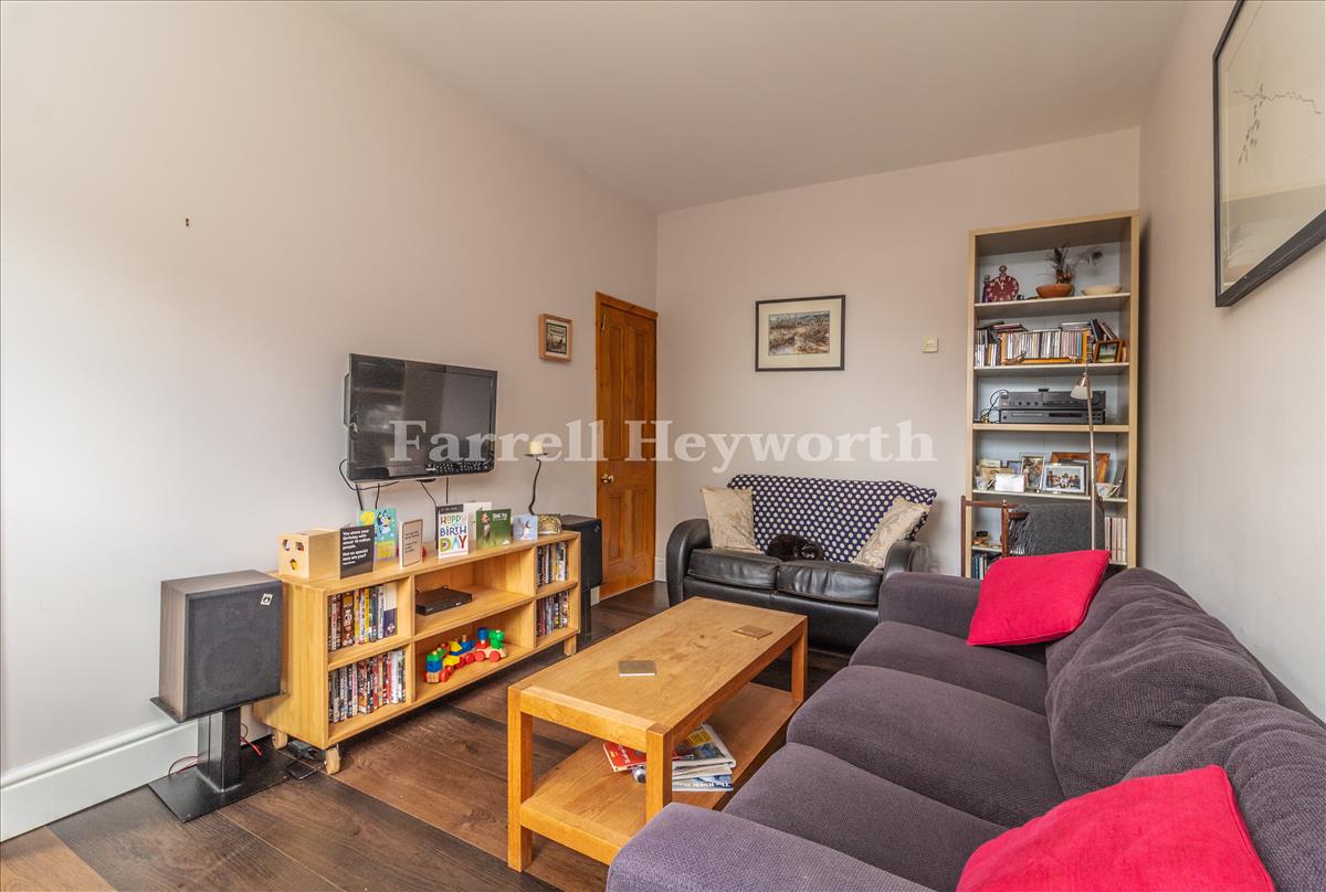 Lounge image 4