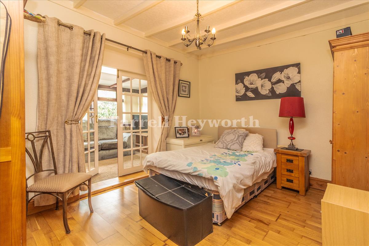 Bedroom 2 image 3
