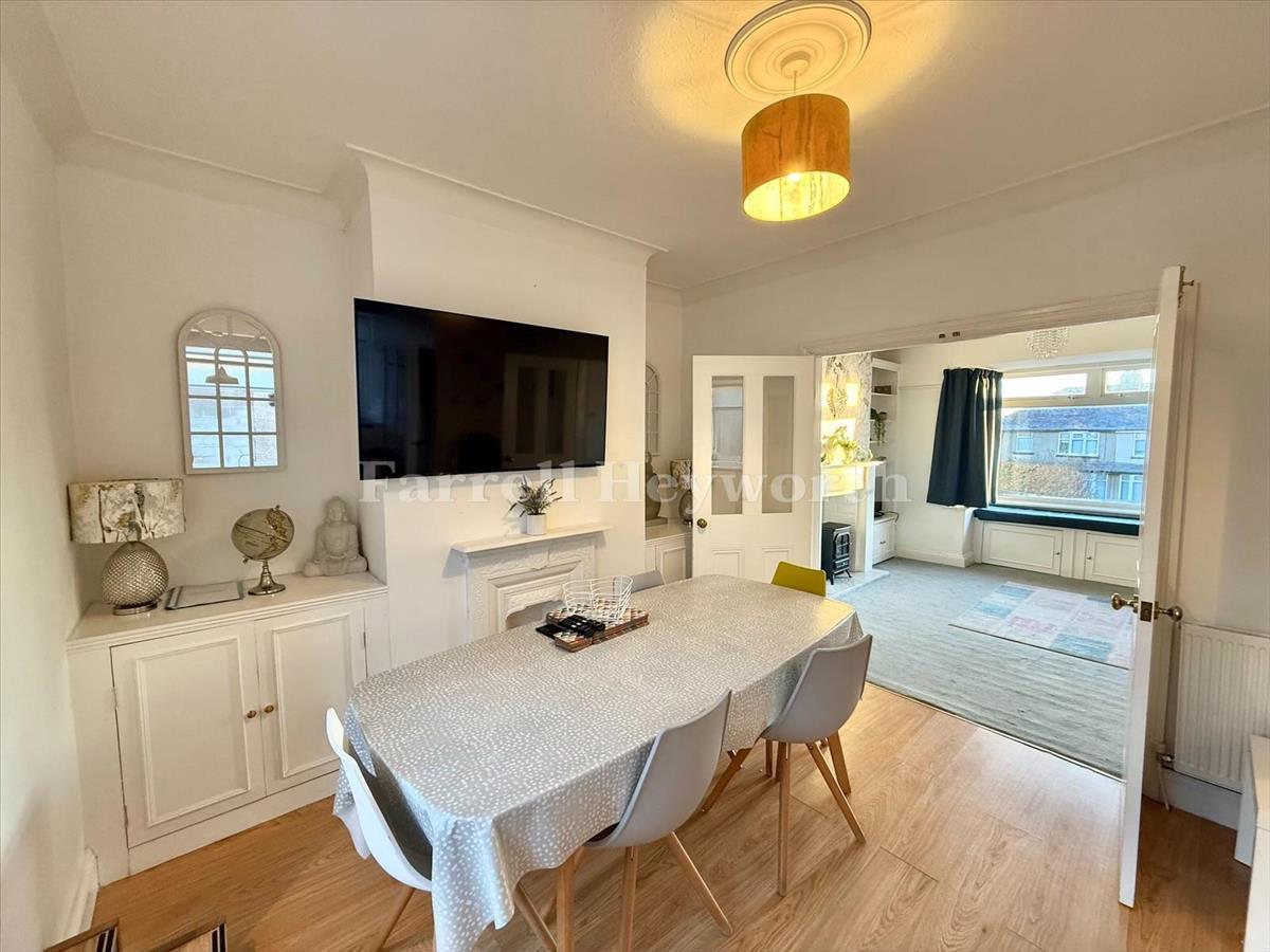 Diner through to lounge