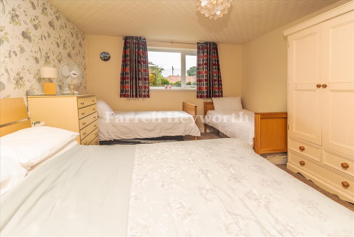 Bedroom 1 image 2