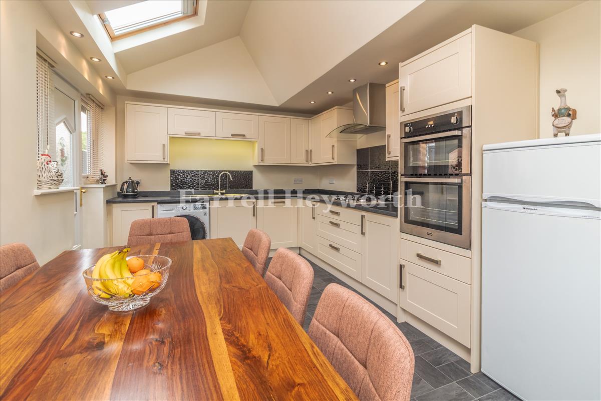 Kitchen Diner image 2
