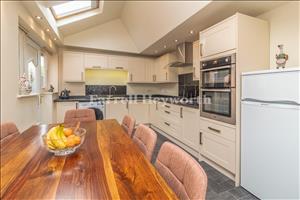Kitchen Diner image 2