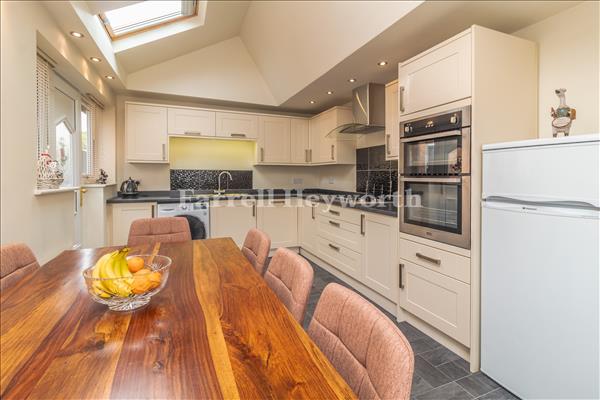 Kitchen Diner image 2