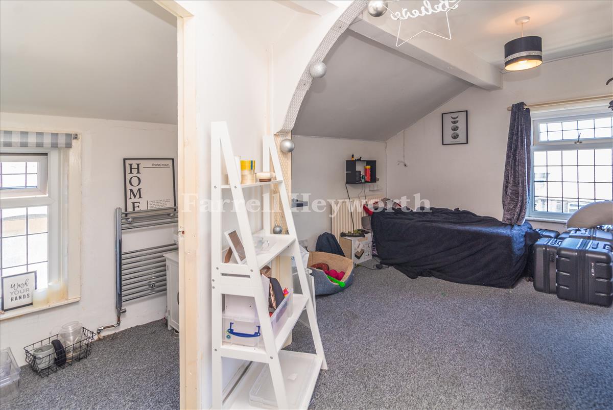 Bedroom 1 image 2