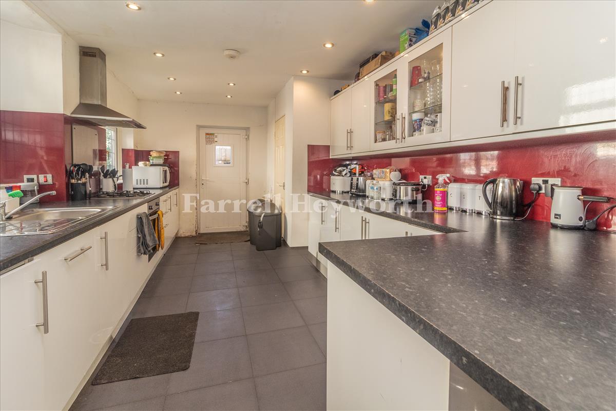 Kitchen image 3