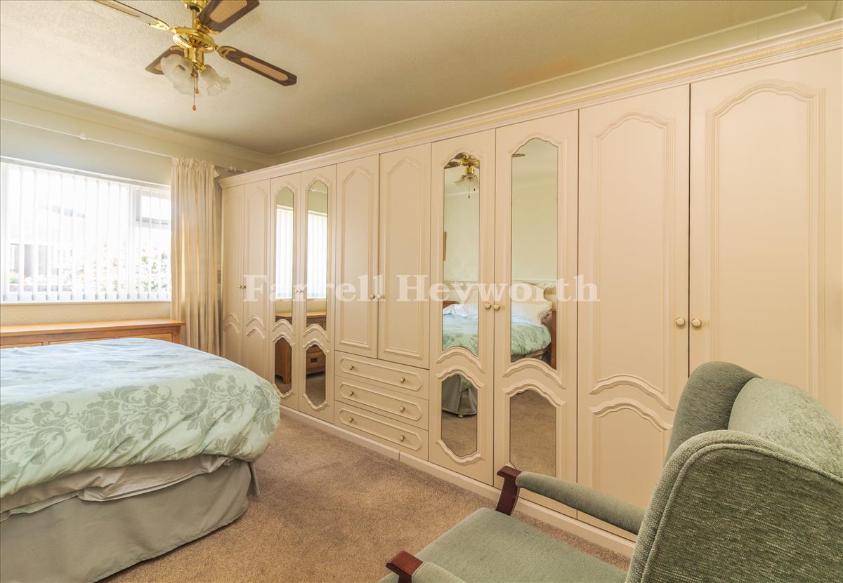 Bedroom 1 image 3