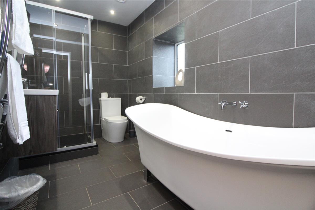 Box Tree Bathroom
