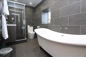 Box Tree Bathroom