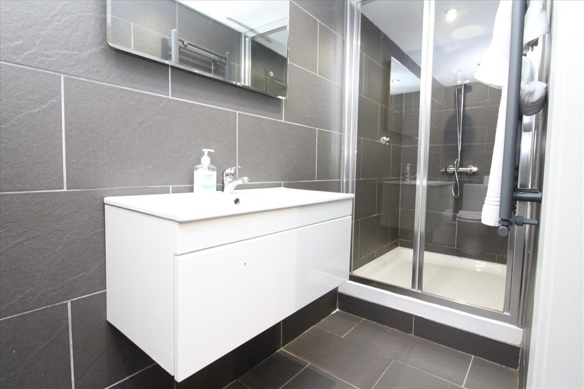 Box Tree Shower Room