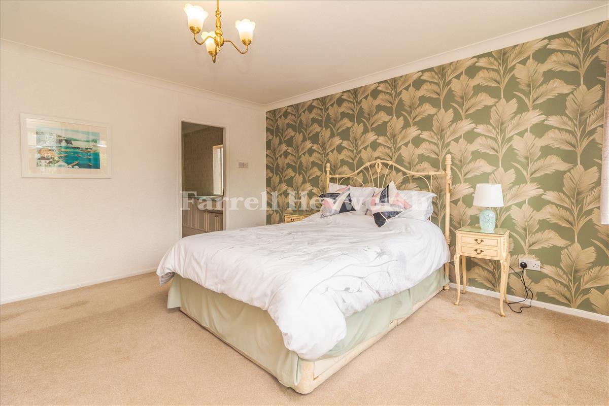 Bedroom 1 image 2