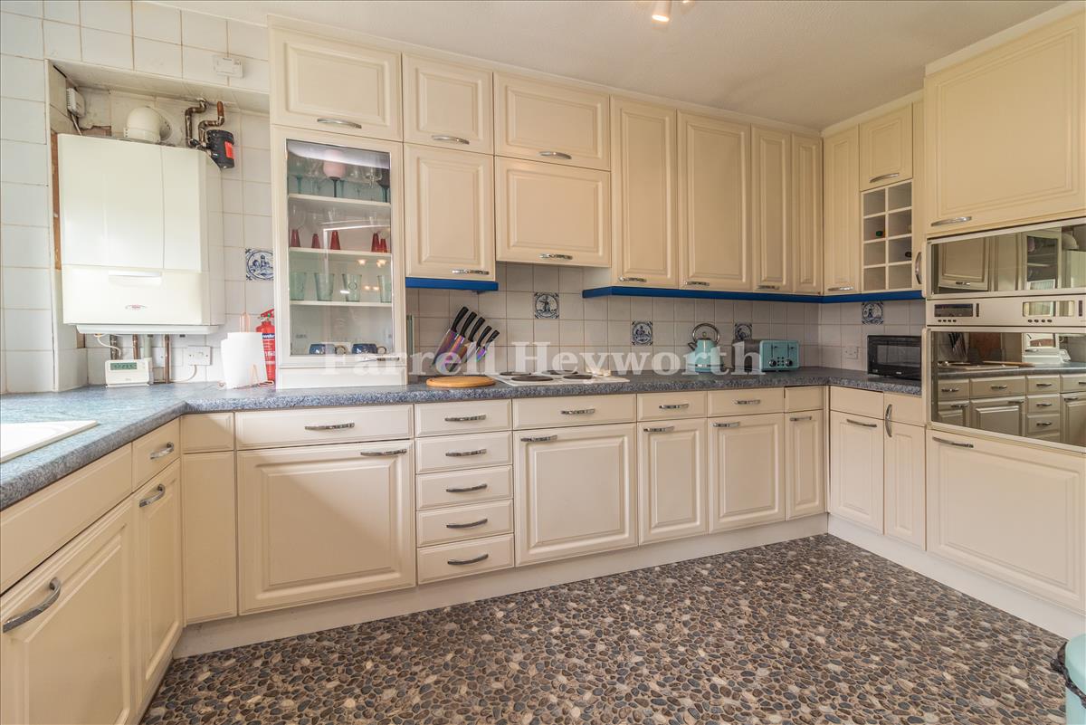 Kitchen image 3
