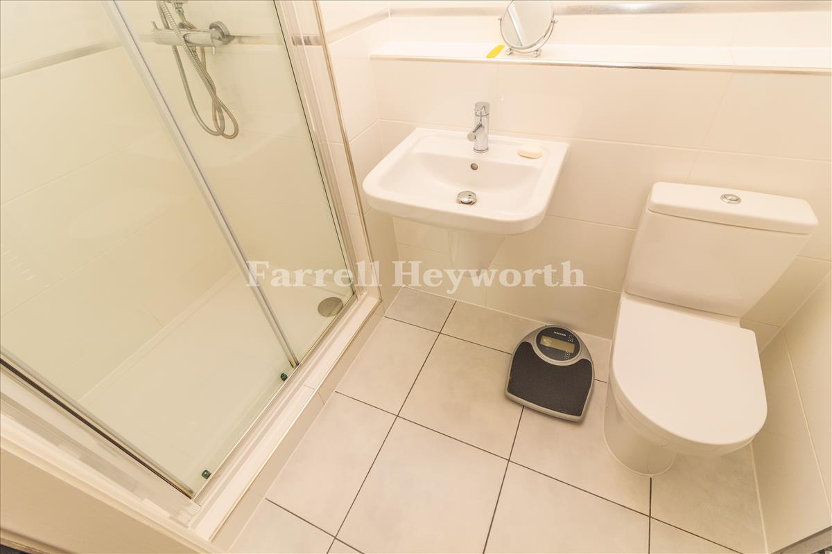 En Suite image 2