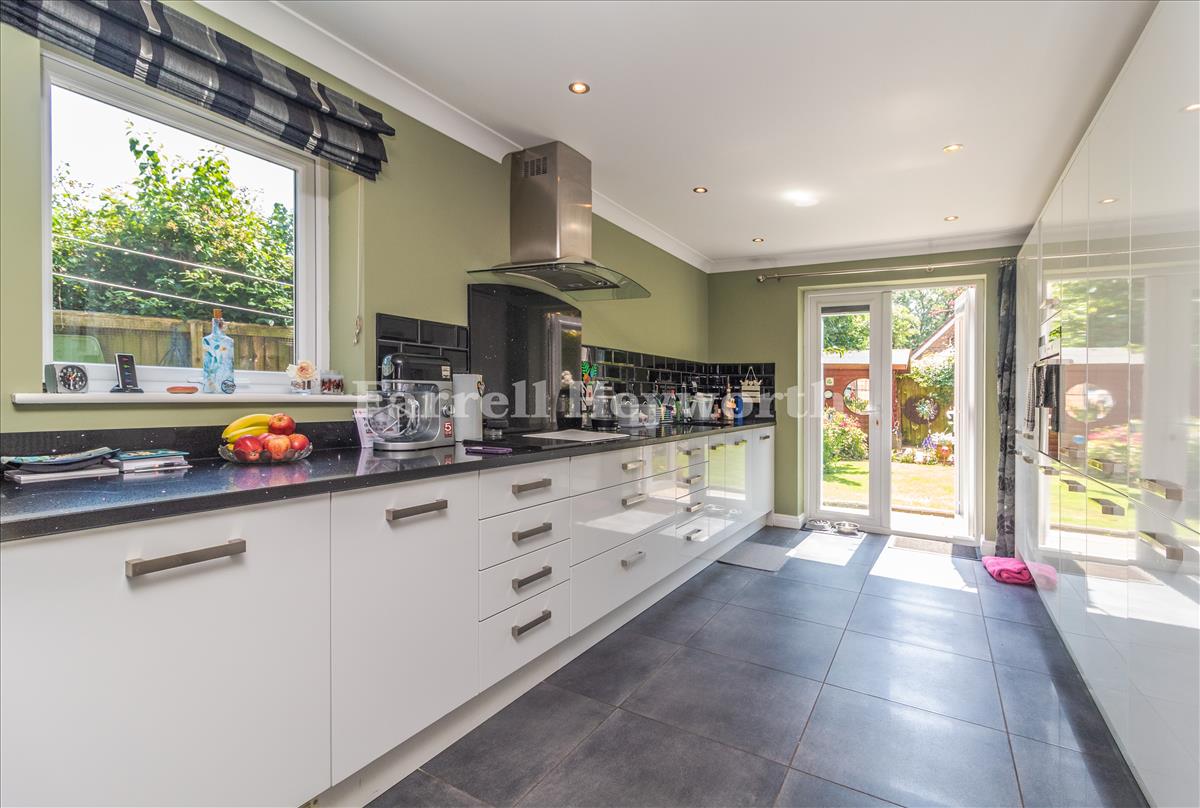 Kitchen Diner image 4