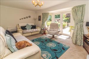 Lounge image 2