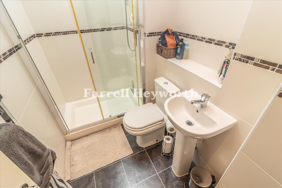 Bedroom 1 en suite