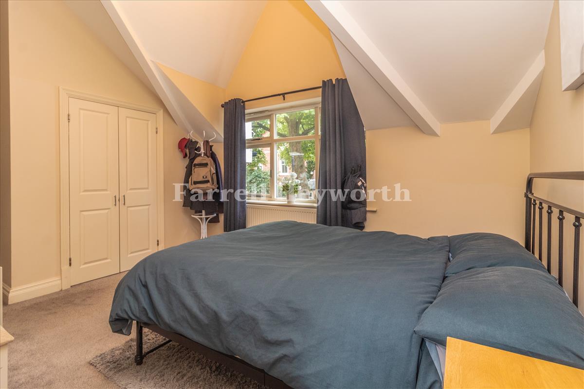 Bedroom 1 image 2