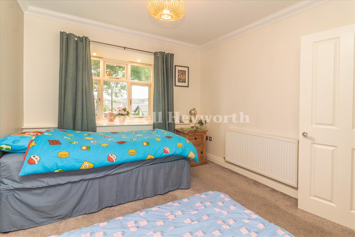 Bedroom 2 image 2