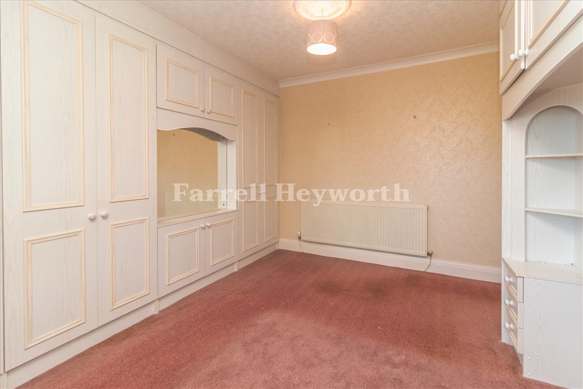 Bedroom 1 image 3