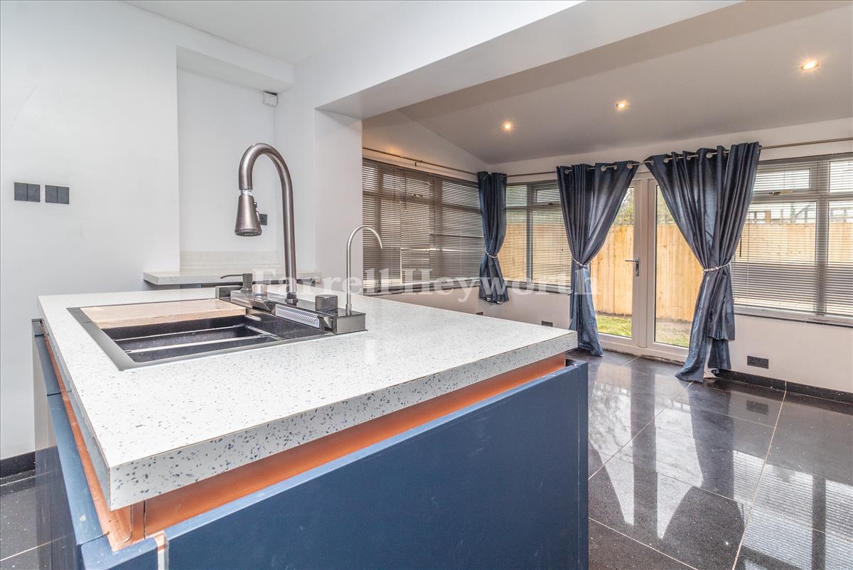Kitchen Diner image 2