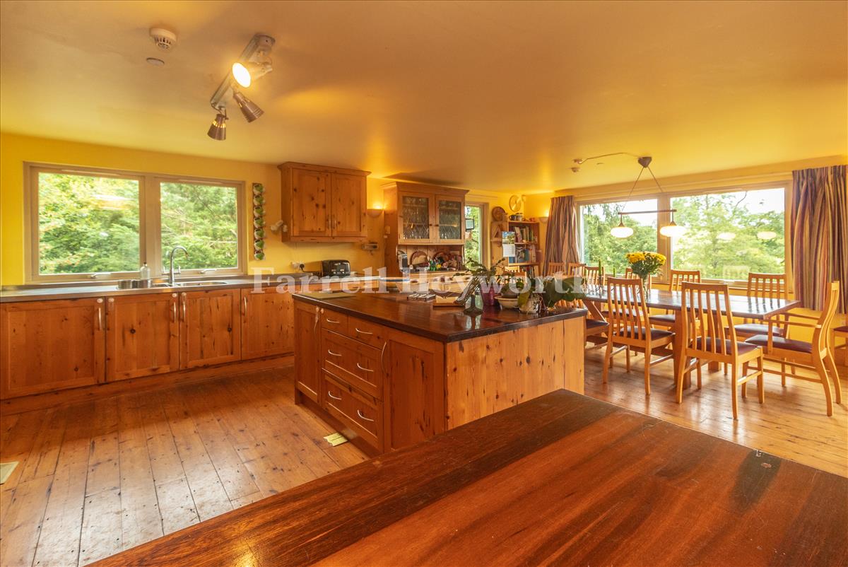 Kitchen Diner image 3