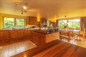 Kitchen Diner image 3