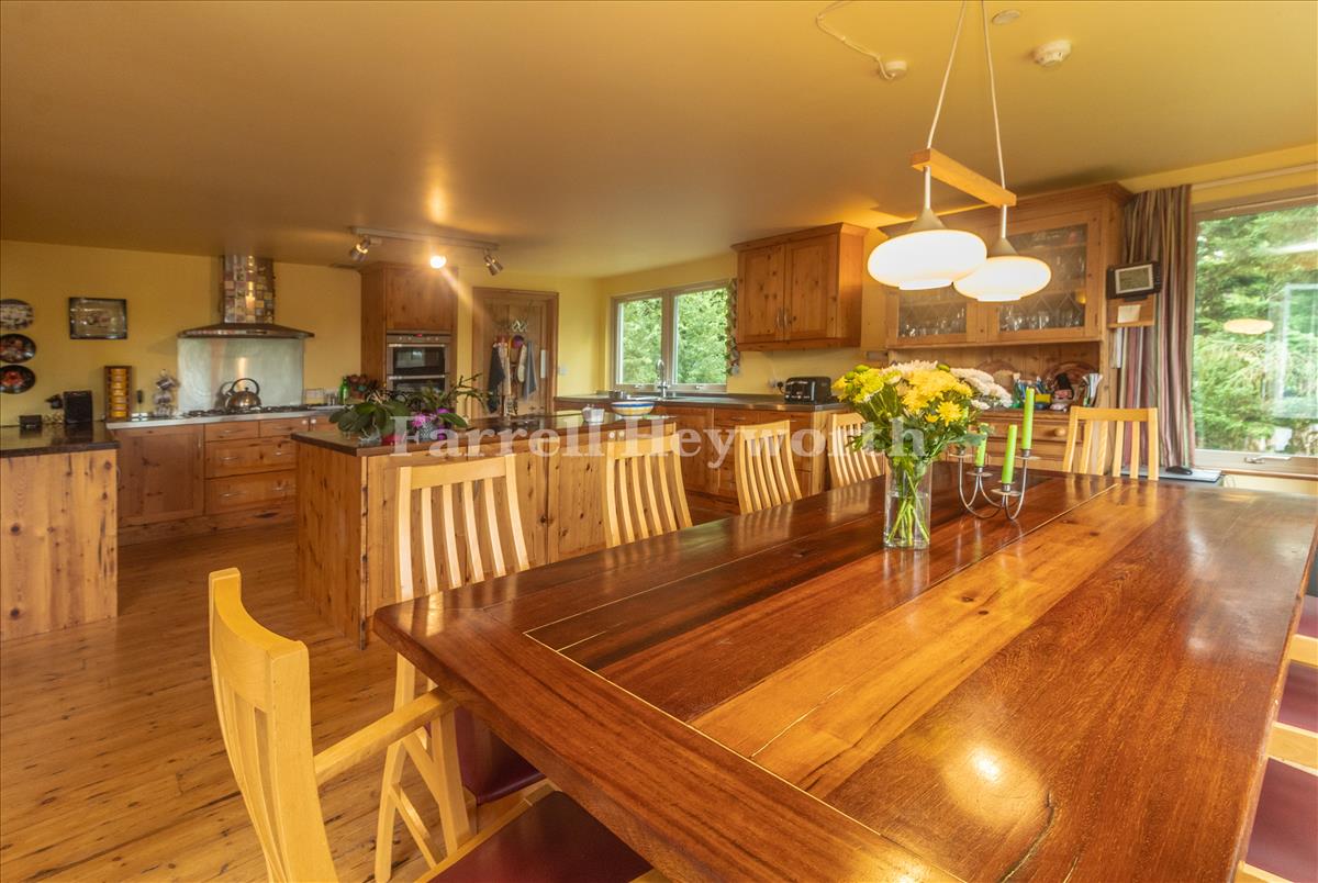 Kitchen Diner image 4