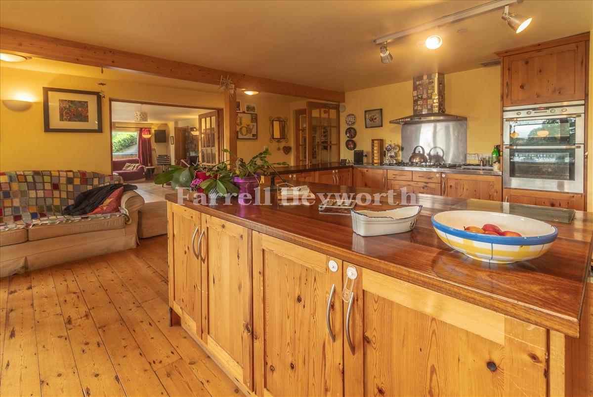 Kitchen Diner image 5