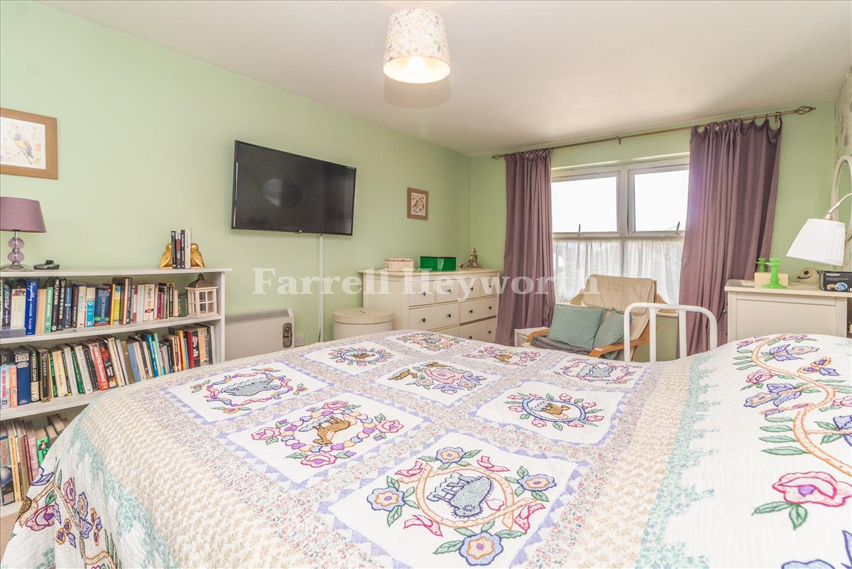 Bedroom 1 image 2