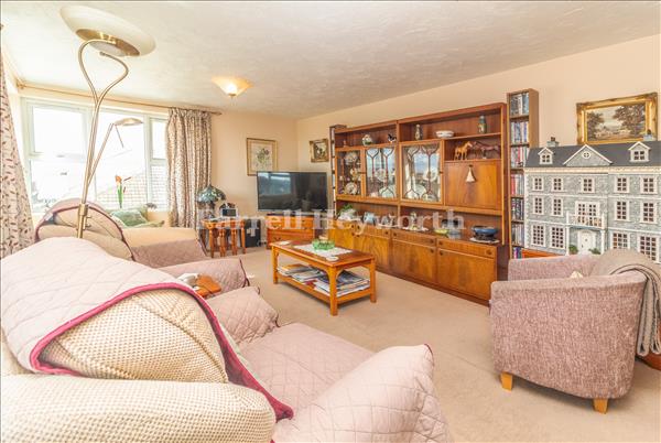 Lounge image 2