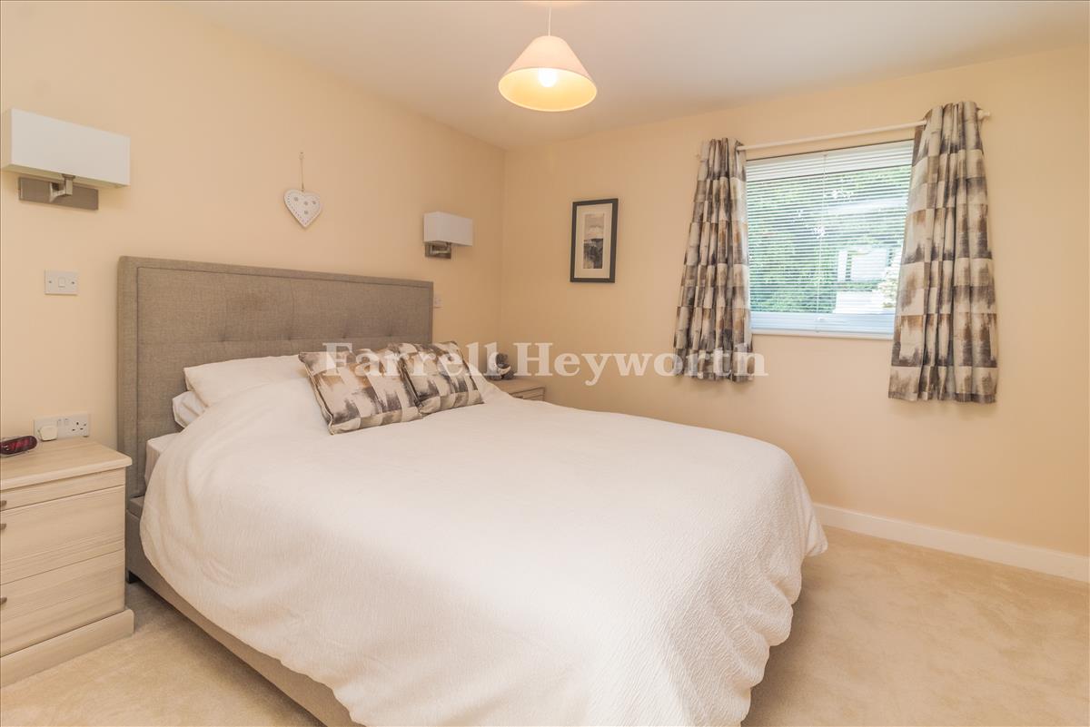 Bedroom 1 image 2