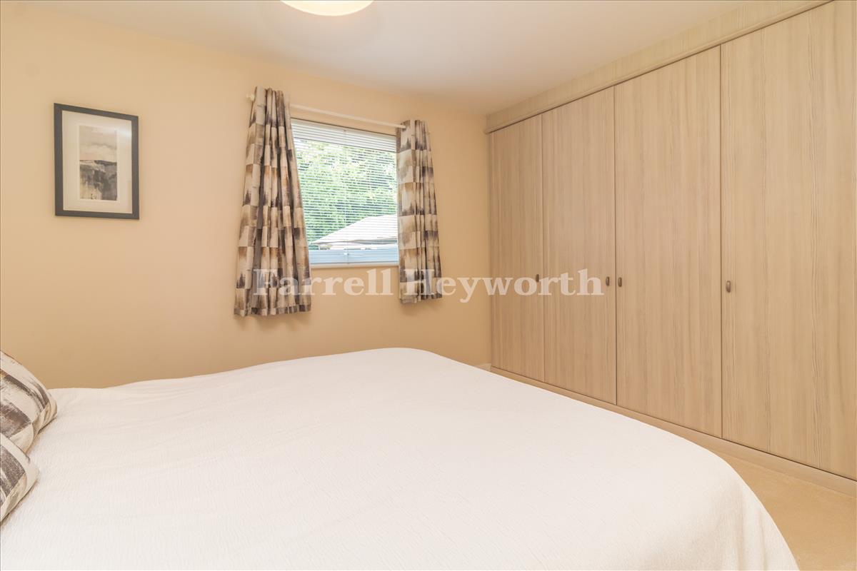 Bedroom 1 image 3