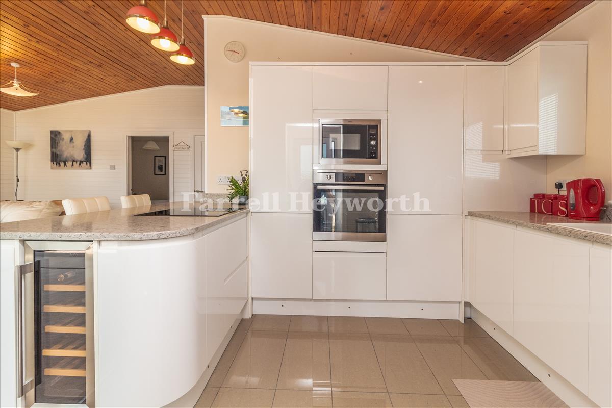 Kitchen Area image 3