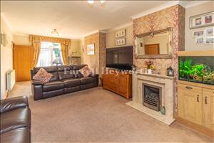 Lounge image 3