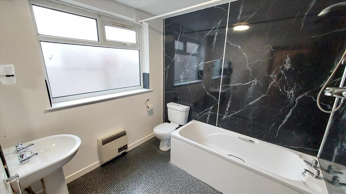 Flat1 Bathroom