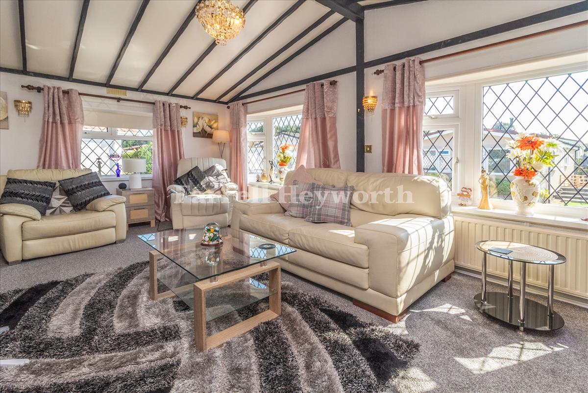 Lounge image 2