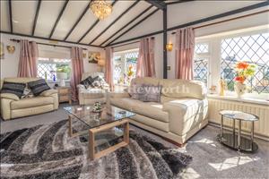 Lounge image 2
