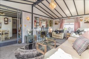 Lounge image 3