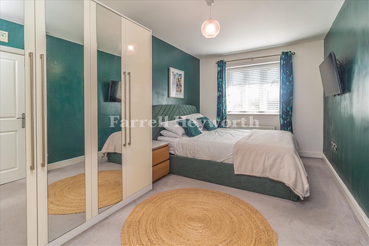 Bedroom 1 image 2