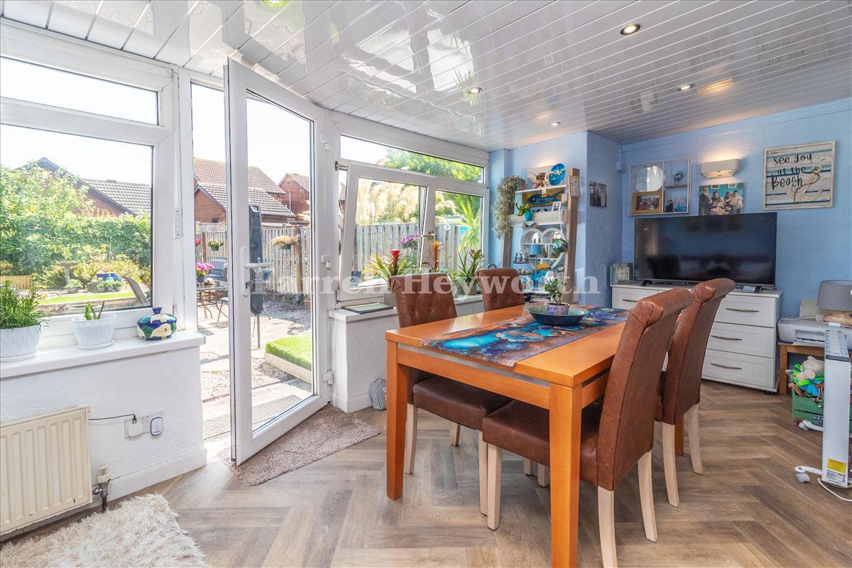 Sun Room image 3