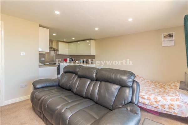 Lounge image 2