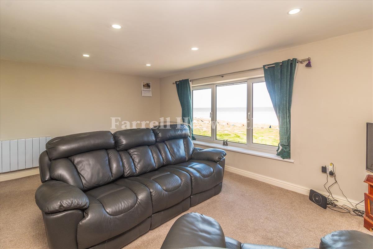 Lounge image 3